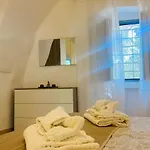 Maria Villa *